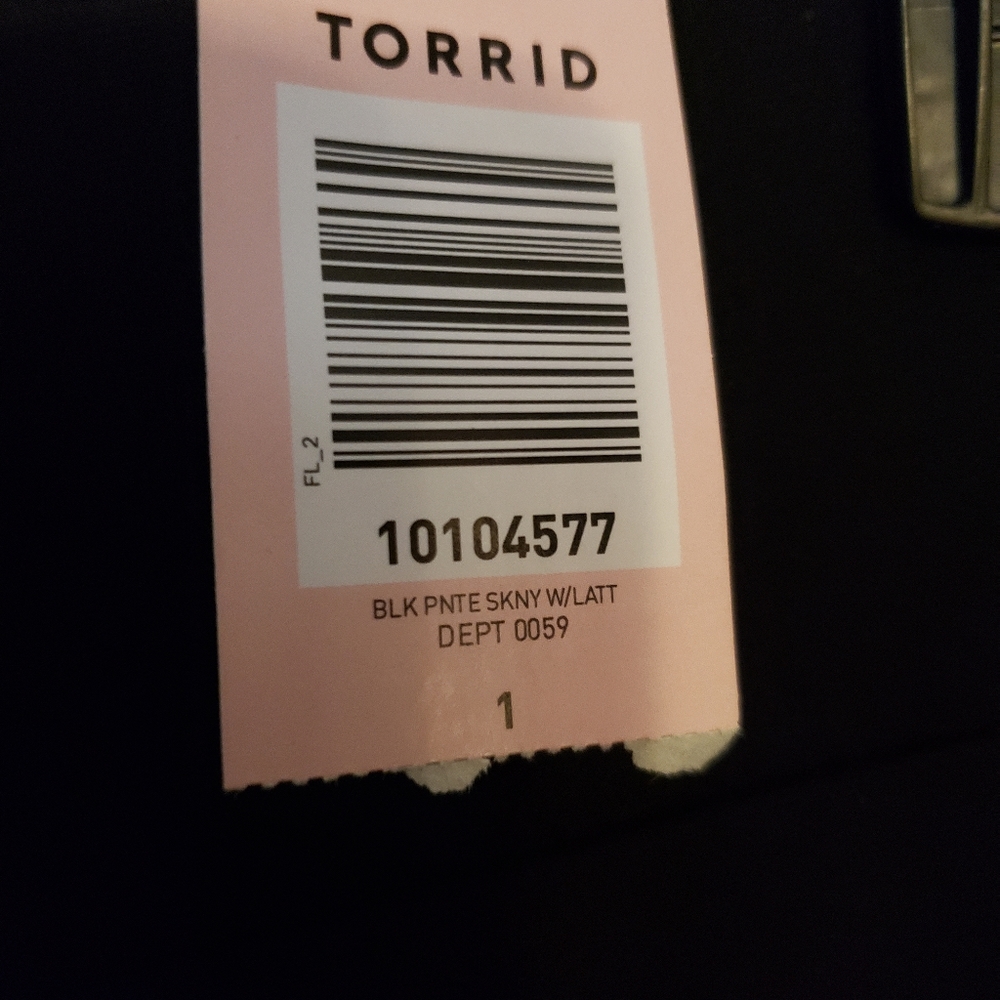Torrid Black PREMIUM PONTE SLIM FIX PIXIE PANT - Picture 5 of 6